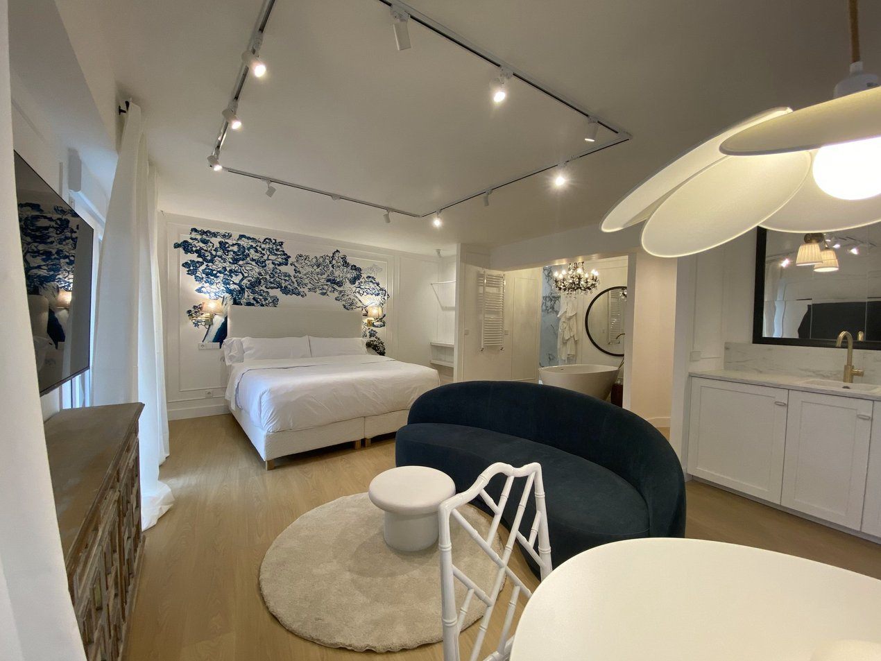 Índigo — Open Space completo con bañera exenta